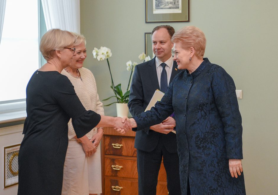 Opozicija prašo prezidentės vetuoti gydymo įstaigų pertvarką