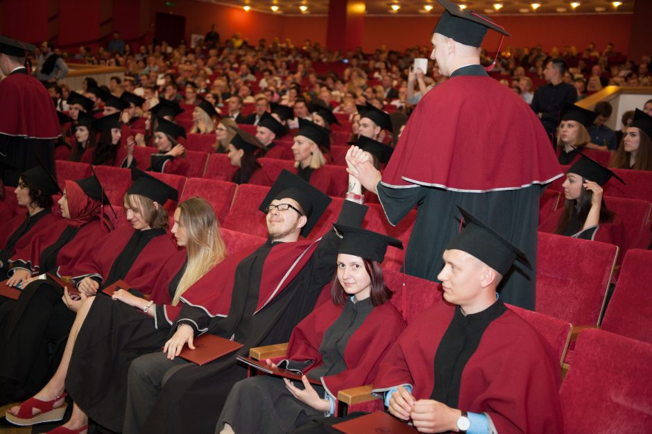 Vytauto Didžiojo universitete – diplomų įteikimo šventė