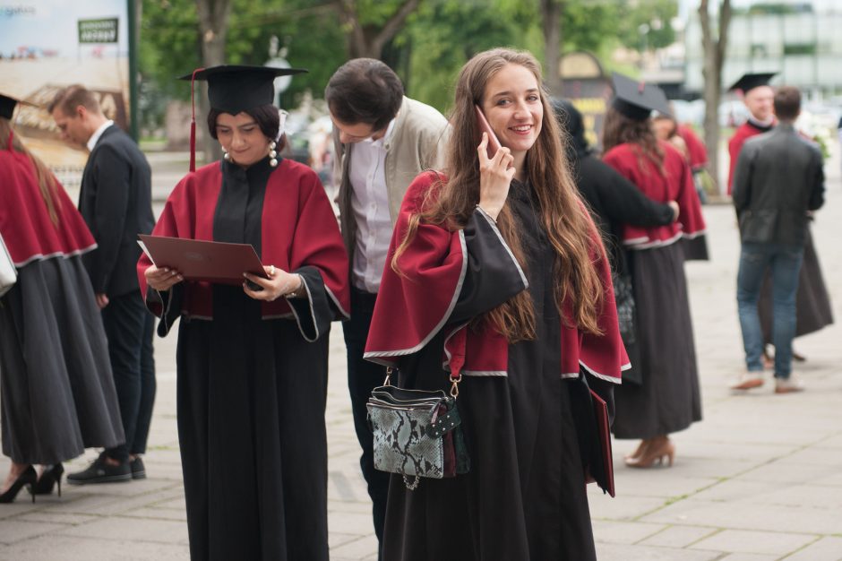 Vytauto Didžiojo universitete – diplomų įteikimo šventė