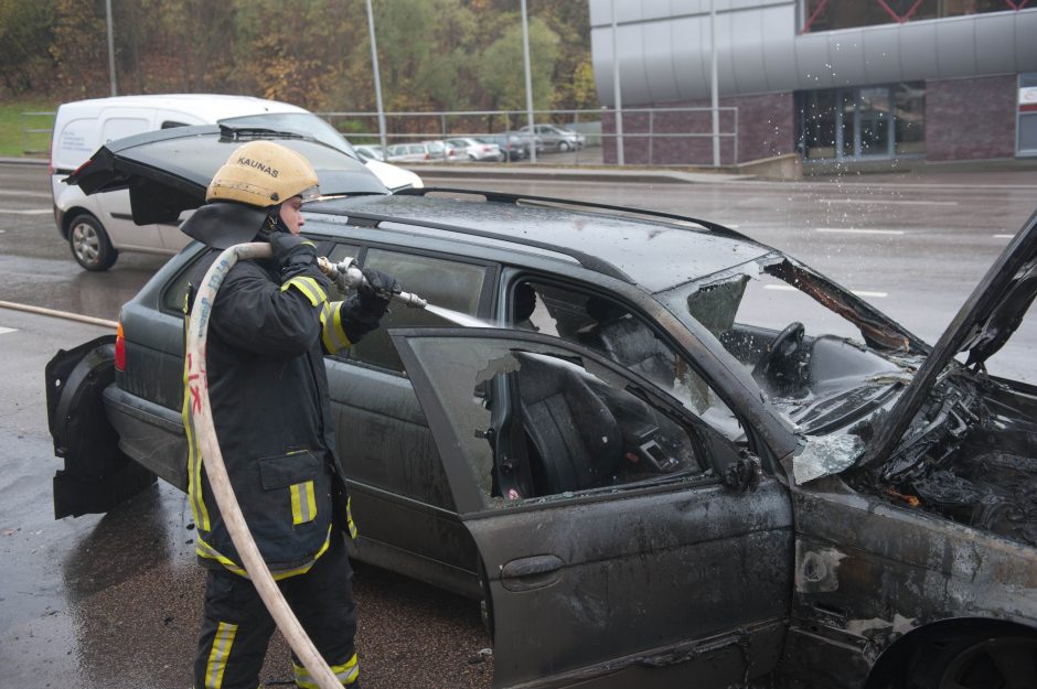 Šiaurės prospekte supleškėjo BMW