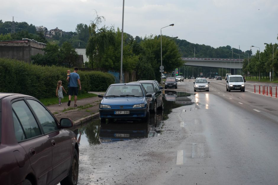 Lietaus nuostoliai Lietuvoje: užtvindyti rūsiai, žaibo prakirsta dujų trasa