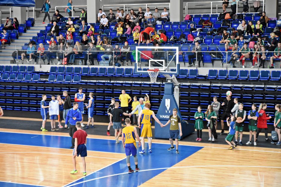 „Kalėdinės žaidynės“ sukvietė sportininkus iš vaikų globos namų