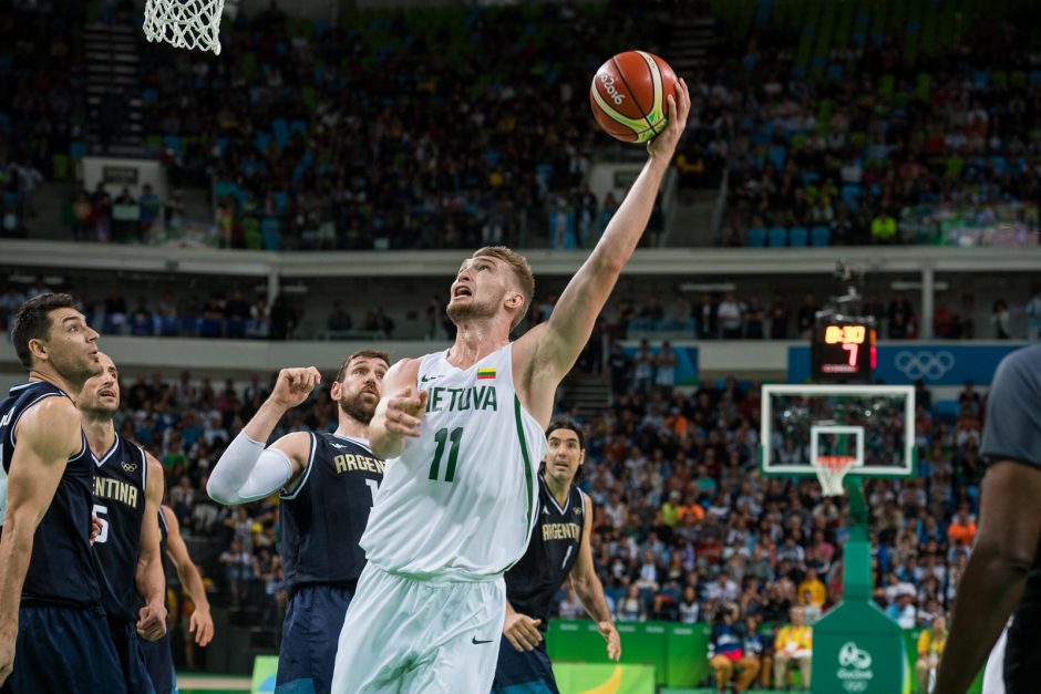 Po nervų karo Lietuvos krepšininkai švenčia trečią pergalę