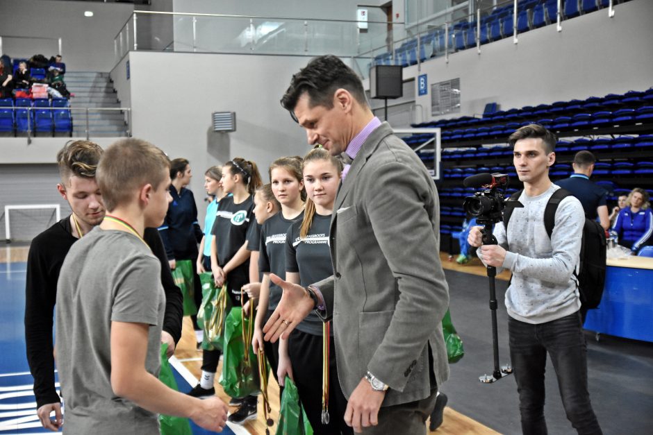 „Kalėdinės žaidynės“ sukvietė sportininkus iš vaikų globos namų