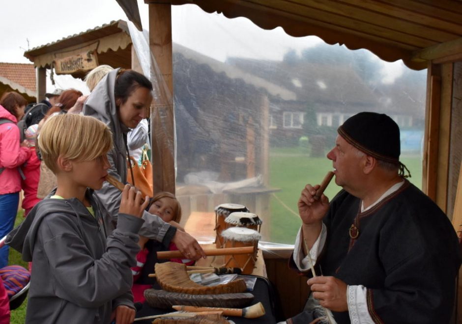 Nidoje atgimė senieji amatai