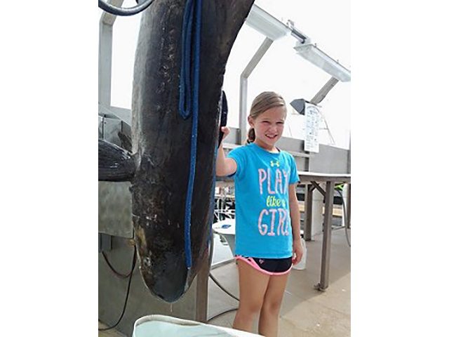 Pavydėtina: 9-metės mergaitės laimikis – beveik 43 kg ešerys