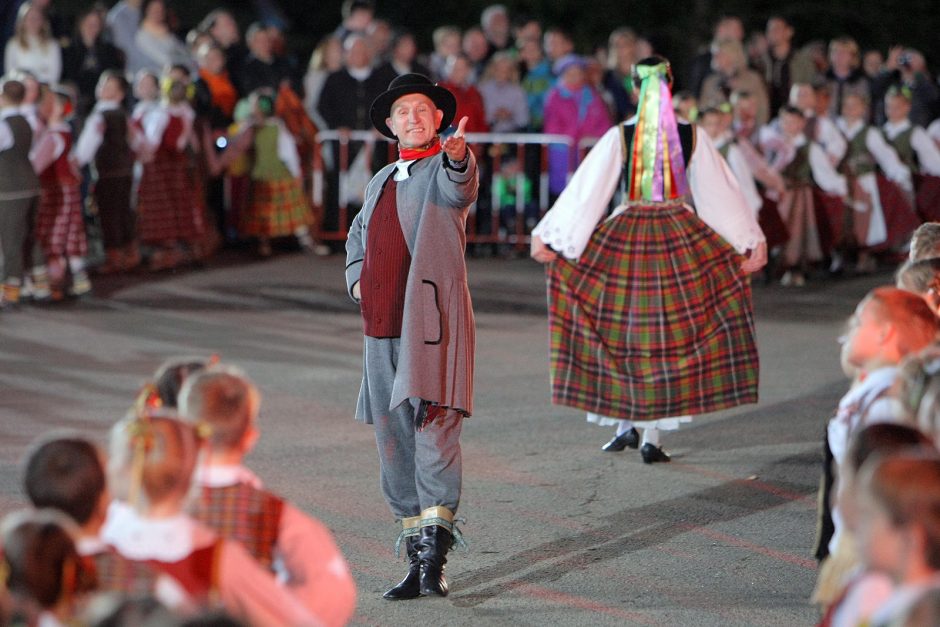 Griaudėjo moksleivių dainų ir šokių šventė