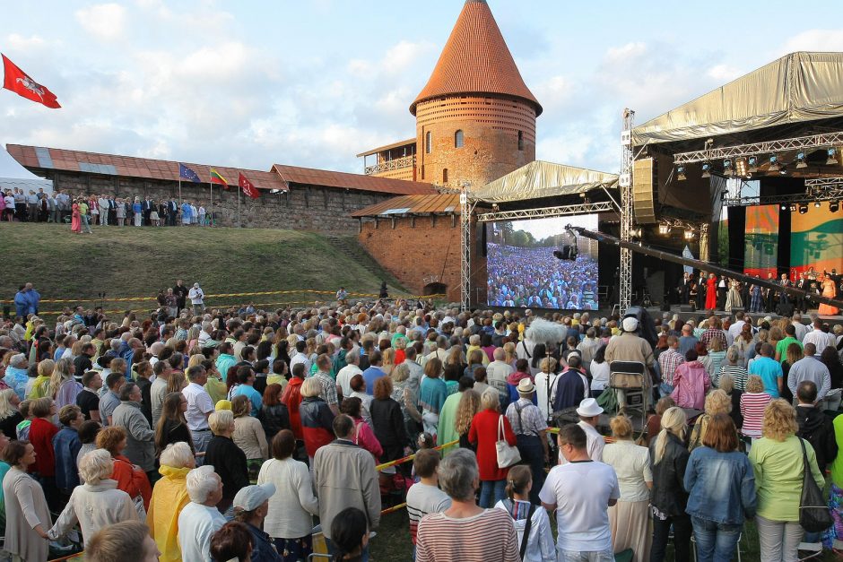 Himną giedojo tūkstantinis kauniečių choras