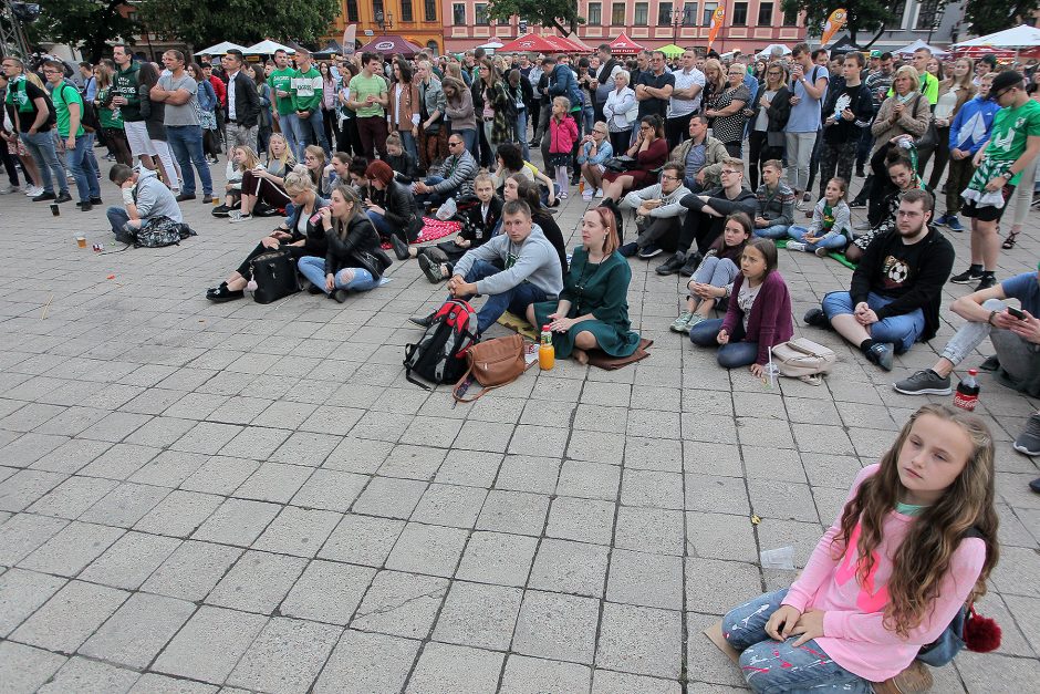 Kauniečius apėmė žaliai baltas virusas - lydėjo ir šūksniai, ir ašaros