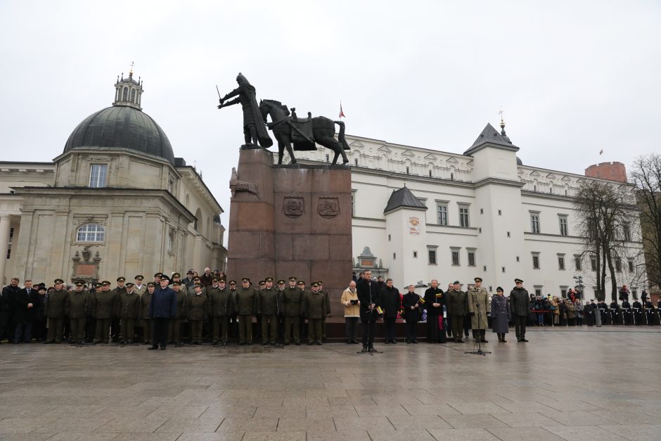 Gedimino pilies bokšte iškelta 2018-ųjų Lietuvos vėliava