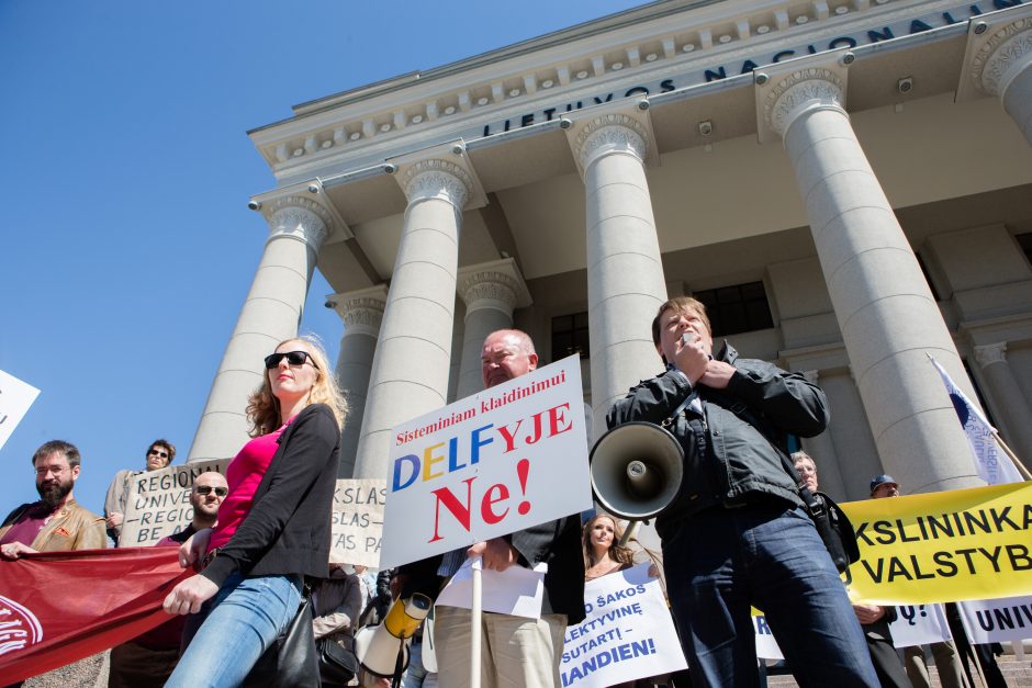 Po Seimo langais – mitingas dėl universitetų reformos