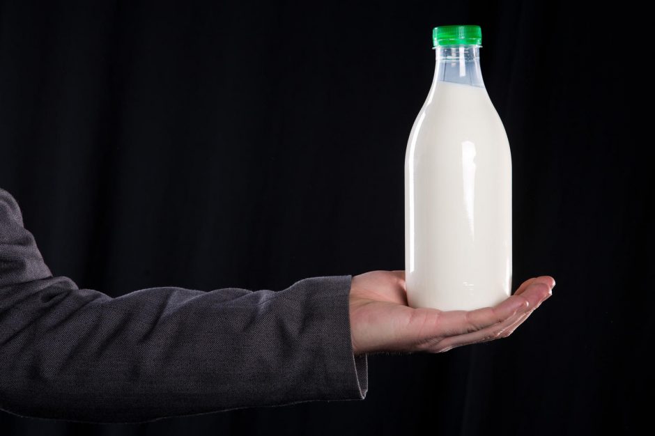 Siekia ilgalaikių pirkimo sutarčių su pieną parduodančiais ūkininkais