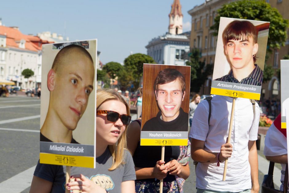 Protestuotojai ragino Baltarusiją paleisti politinius kalinius