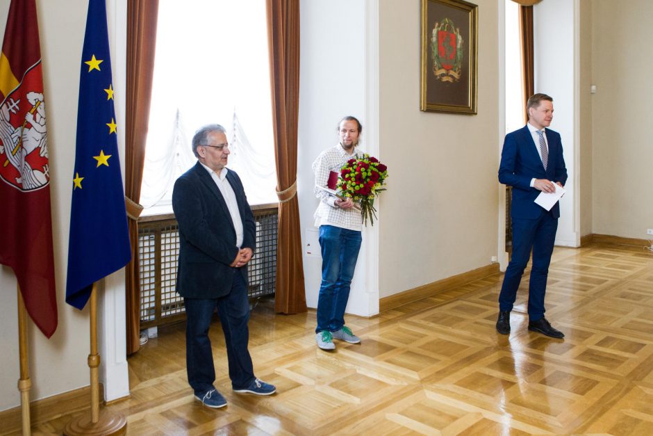 Vilniaus meras „Poezijos pavasario“ premiją skyrė poetui M. Burokui 