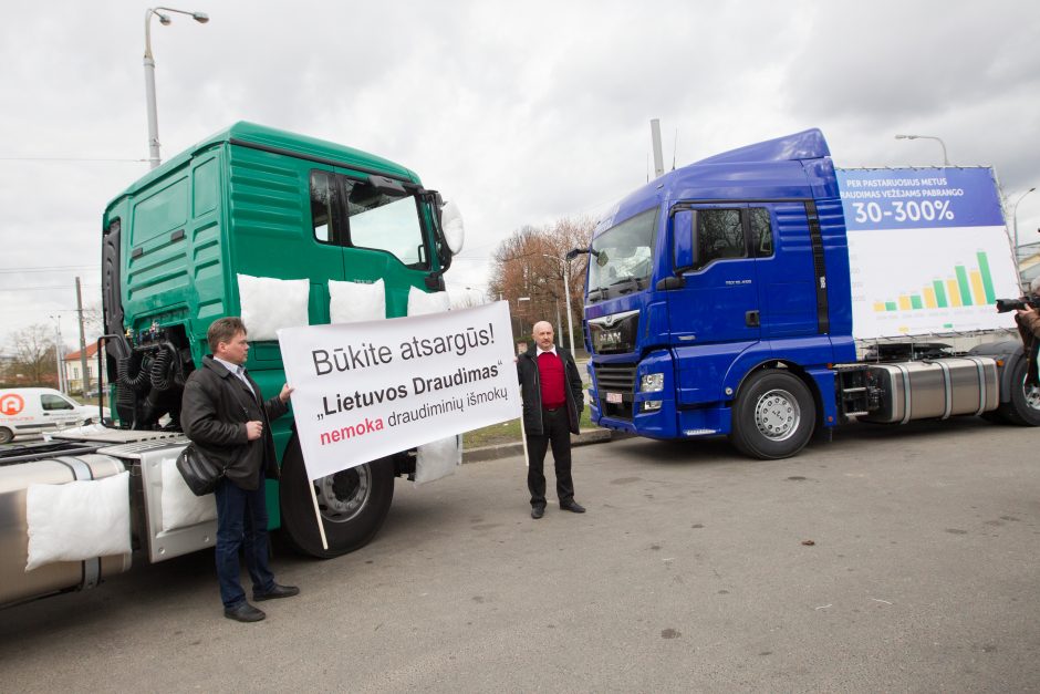 Vežėjai protestuoja: avaringumas nesikeitė, o draudimas pabrango keturis kartus