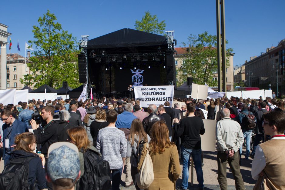 Prie Seimo – protesto koncertas dėl planų riboti alkoholį 