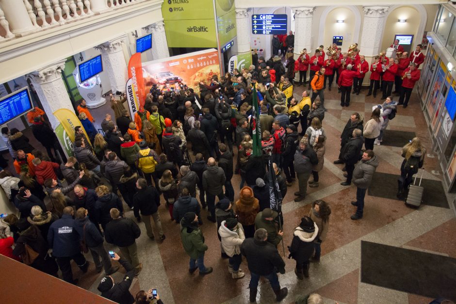 Į Lietuvą grįžęs A. Juknevičius: nepasidavėme dėl nuostabaus lietuvių palaikymo