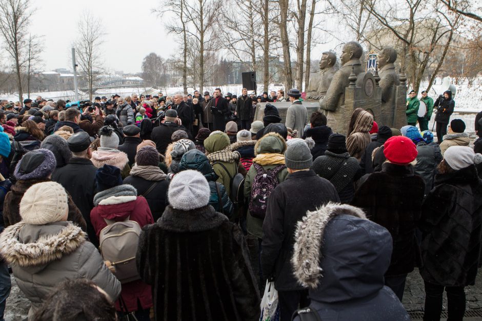 Vilniuje atidengtas paminklas broliams Vileišiams 