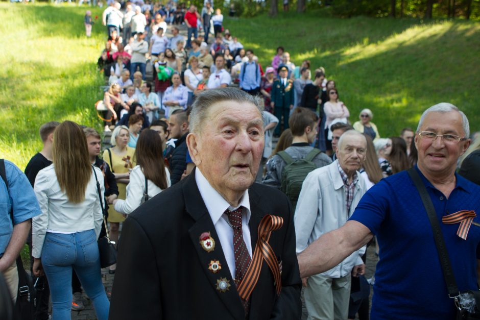 Pergalės dieną Antakalnio kapinėse minėjo šimtai žmonių