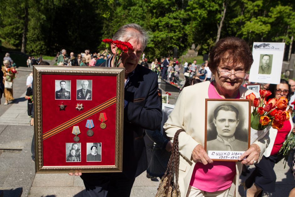 Pergalės dieną Antakalnio kapinėse minėjo šimtai žmonių