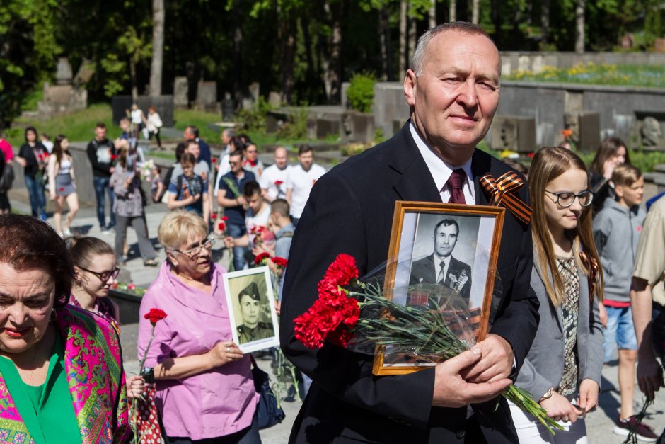 Pergalės dieną Antakalnio kapinėse minėjo šimtai žmonių