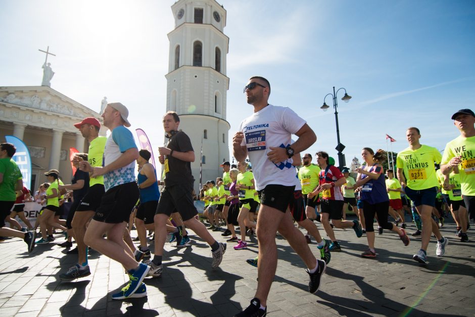 Vilniaus gatves užplūdo bėgikai: daug kur ribojamas eismas