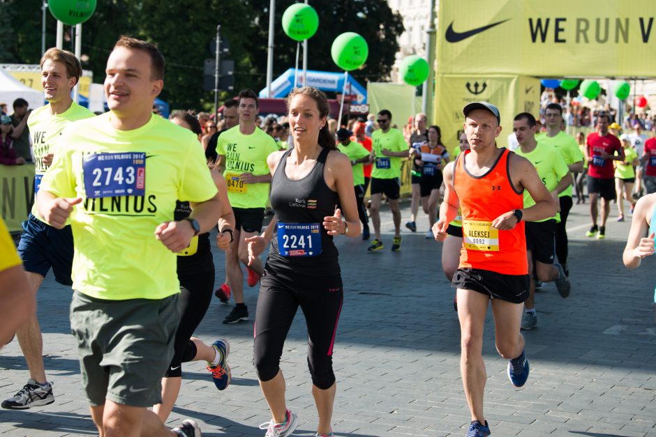 Vilniaus gatves užplūdo bėgikai: daug kur ribojamas eismas