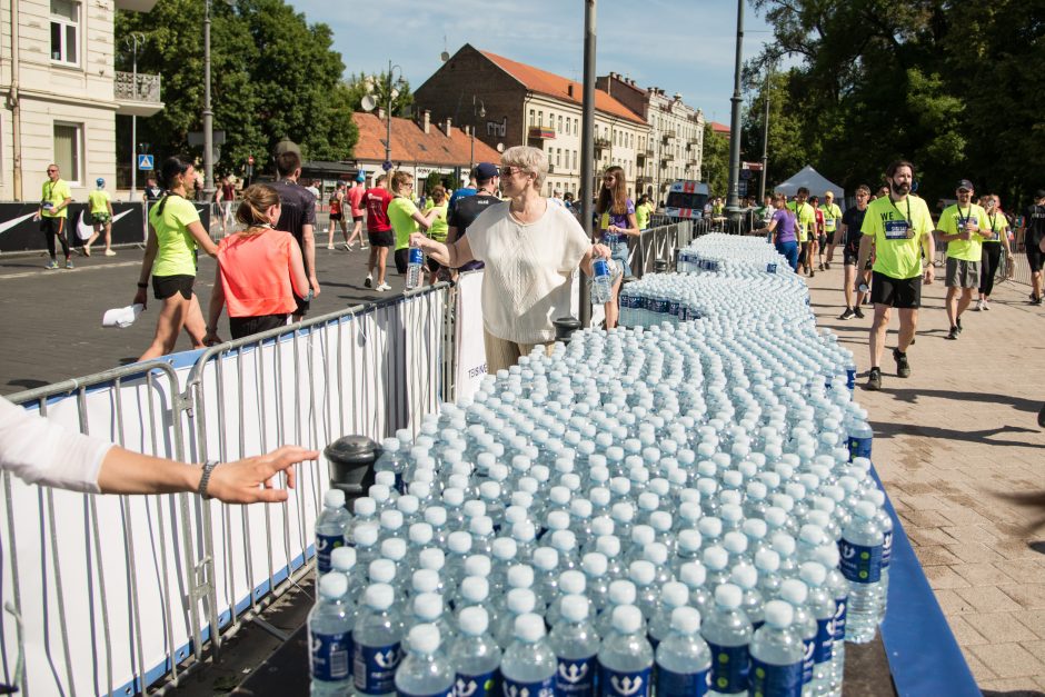 Vilniaus gatves užplūdo bėgikai: daug kur ribojamas eismas