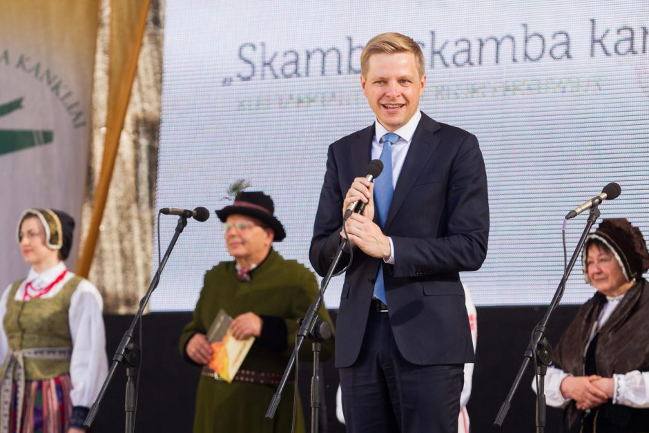 Sostinėje atidarytas festivalis “Skamba skamba kankliai”.