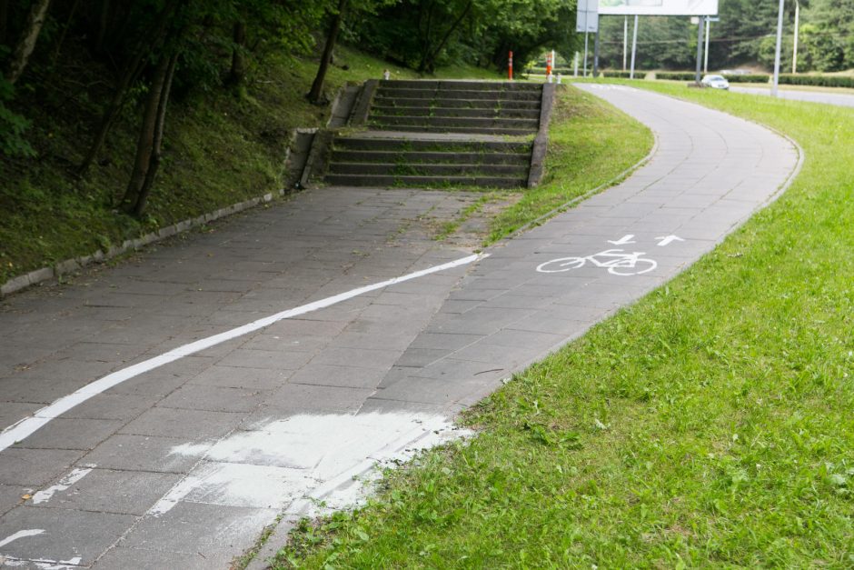 Vilniuje žuvo nuo laiptų nukritęs dviratininkas