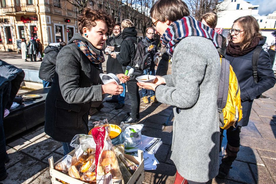 Laisvės alėjoje – taikus protestas prieš karą ir skurdą