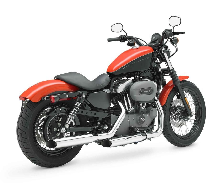 Motociklui „Harley-Davidson Sportster“ sukanka 60 metų