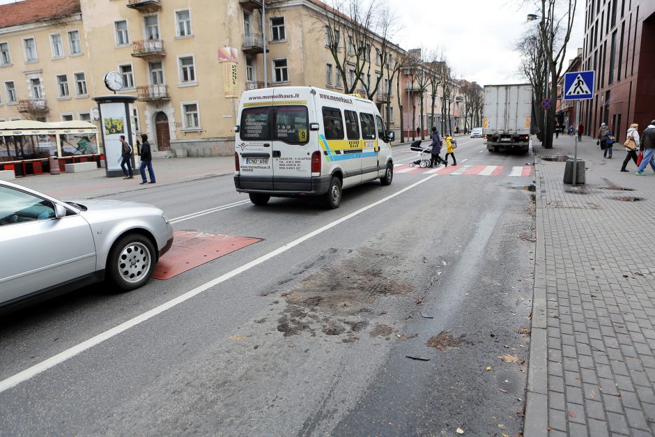 Greičio slopinimo kalnelis vėl neatlaikė