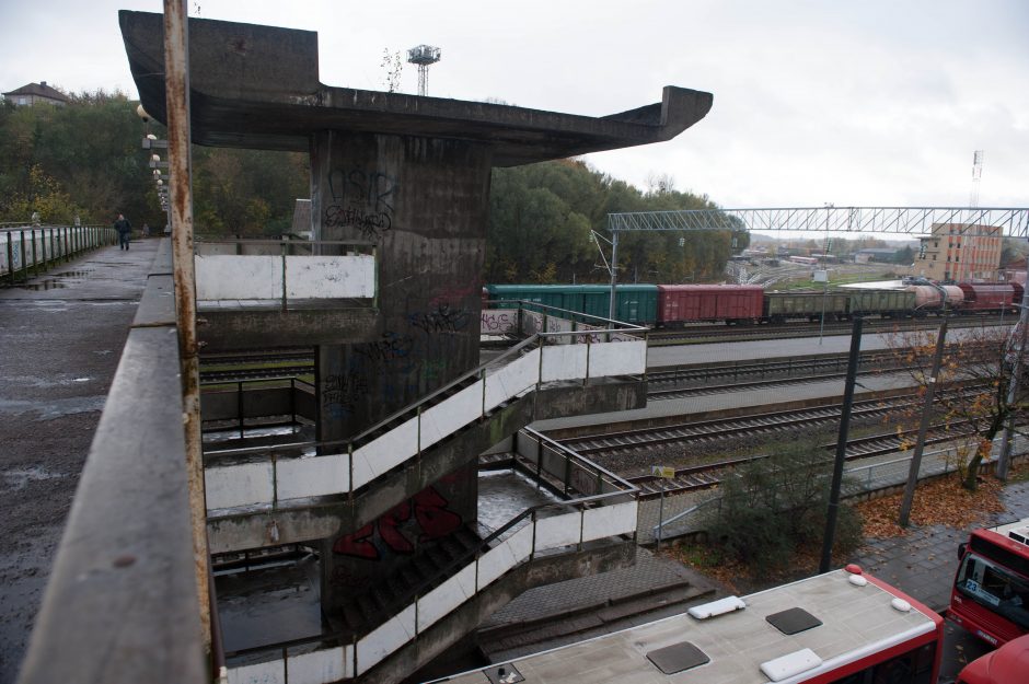 Pėsčiųjų viadukai laukia remonto