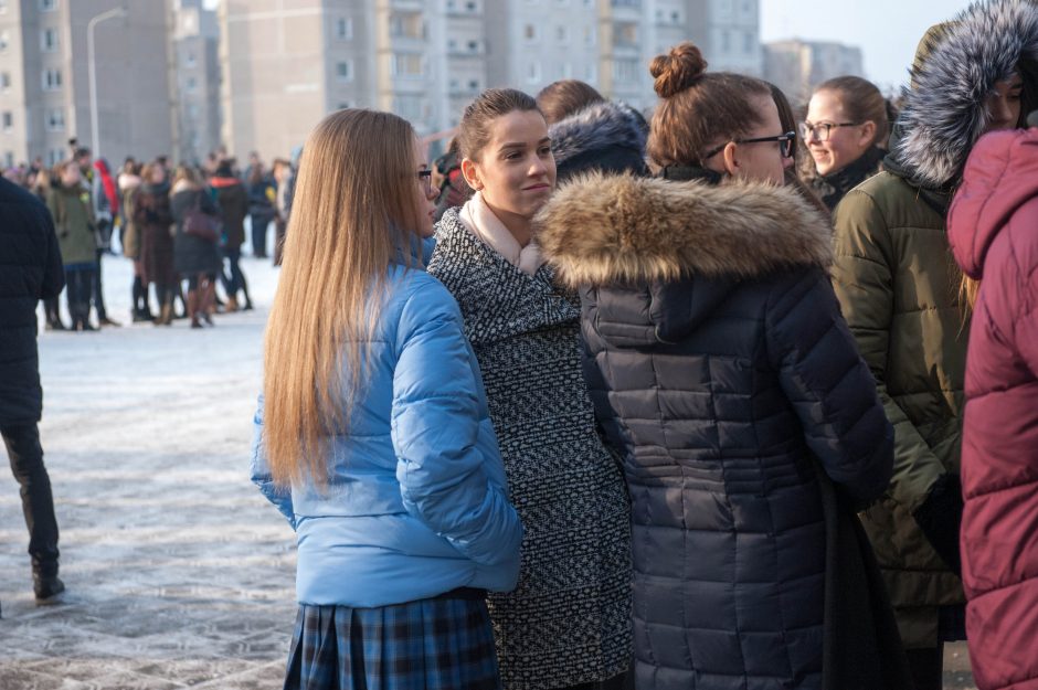 Tūkstančio gimnazistų sveikinimai Lietuvai geriausiai matėsi iš aukštai