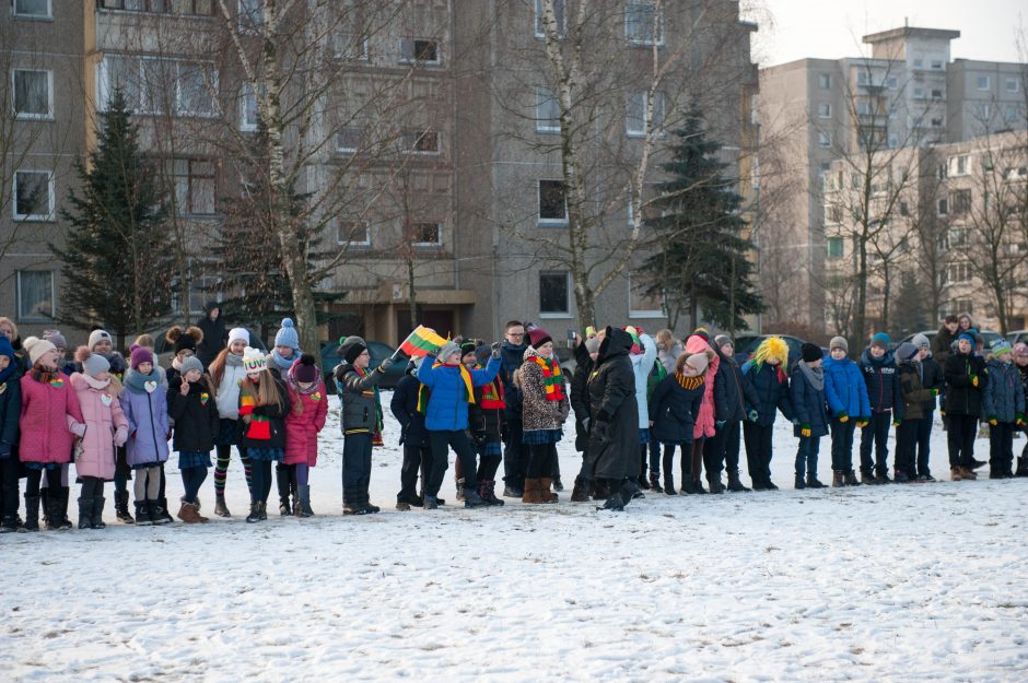 Tūkstančio gimnazistų sveikinimai Lietuvai geriausiai matėsi iš aukštai