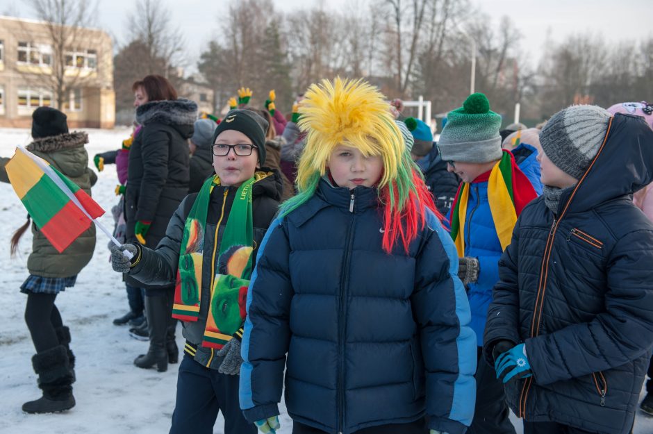 Tūkstančio gimnazistų sveikinimai Lietuvai geriausiai matėsi iš aukštai