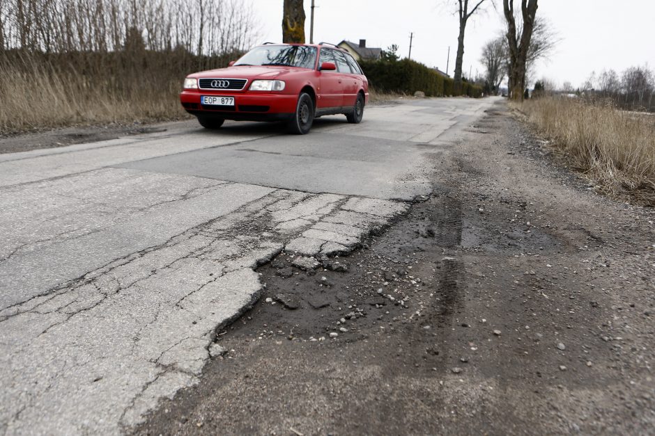 Gyventojams nusibodo braidyti po purvą