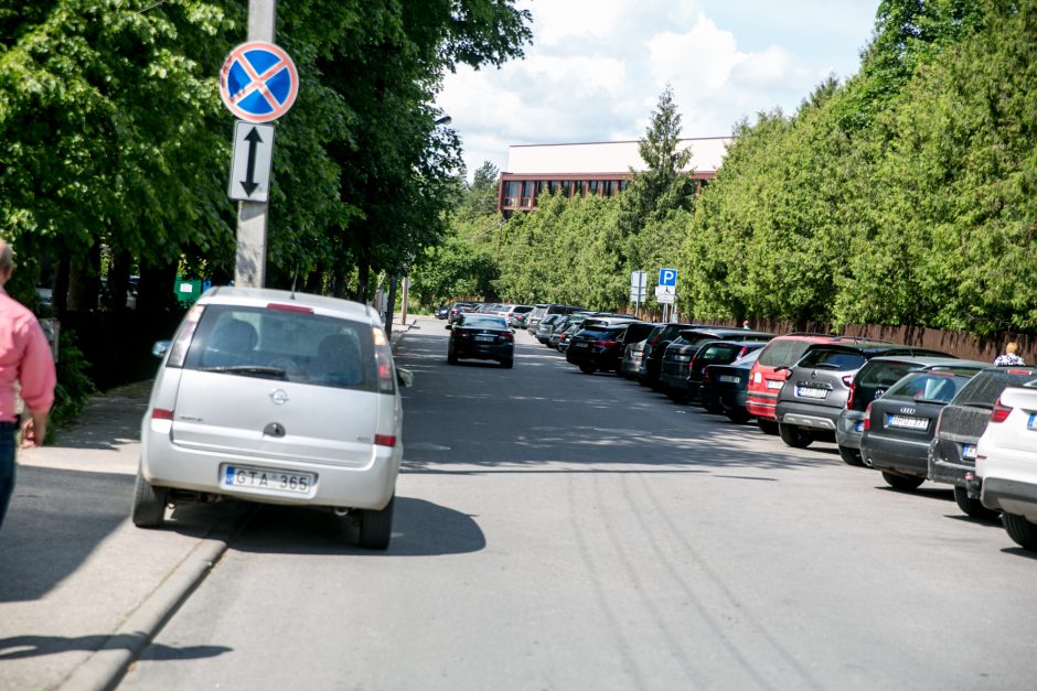 Dar vienas akibrokštas prie Kauno klinikų: ženklų nėra, o baudas rašo