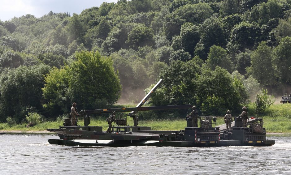 Neeilinė operacija Kauno rajone: NATO kariai persikėlė per Nemuną