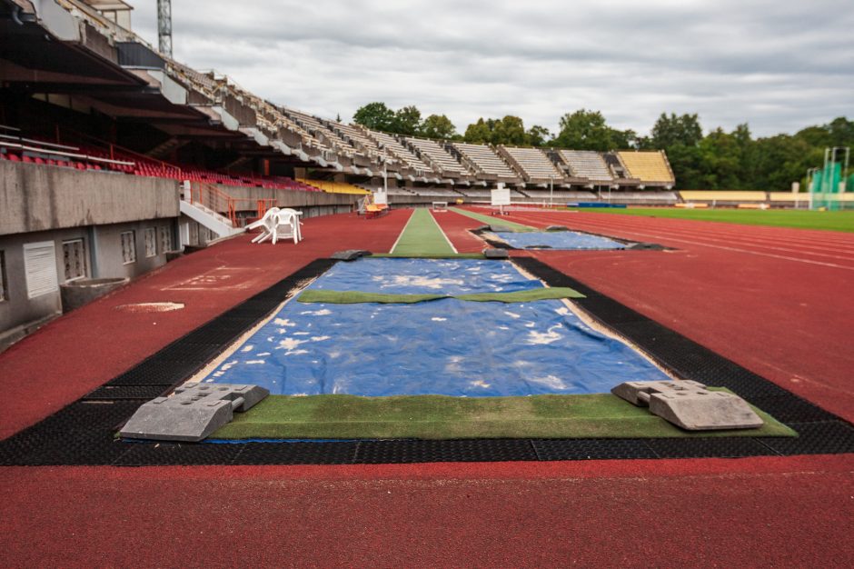 Teismo sprendimas stabdyti darbus stadione prieštarauja įstatymams?