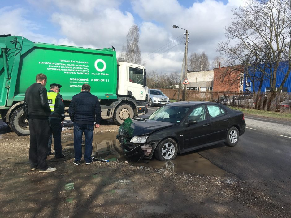 Kaune susidūrė ,,Saab“ ir ,,VW Caddy“: sužeista keleivė