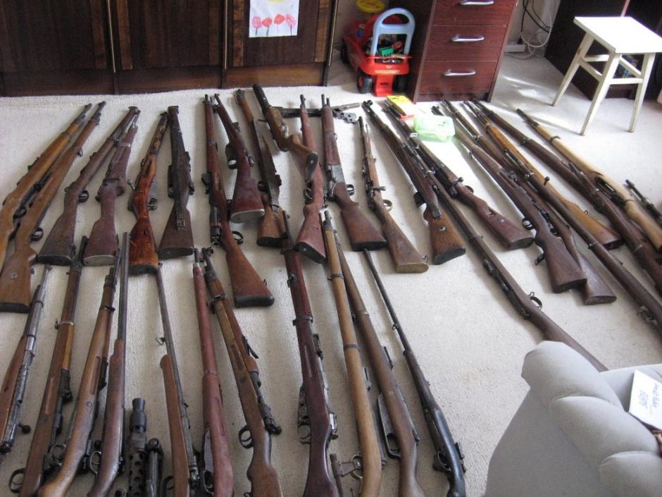 Vyras namuose laikė 150 karo laikų ginklų