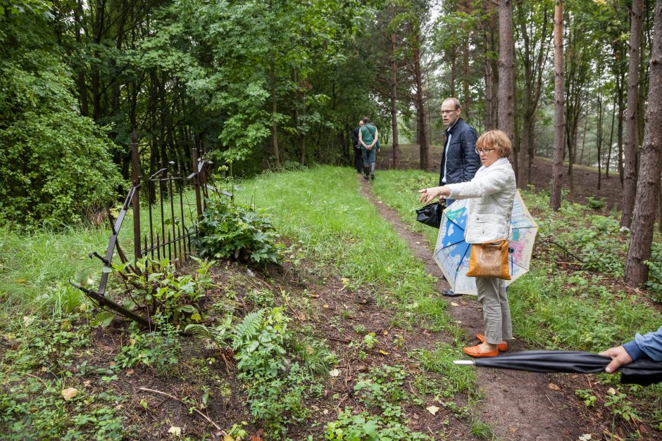 Paminkliniai akmenys grįžta į senąsias žydų kapines