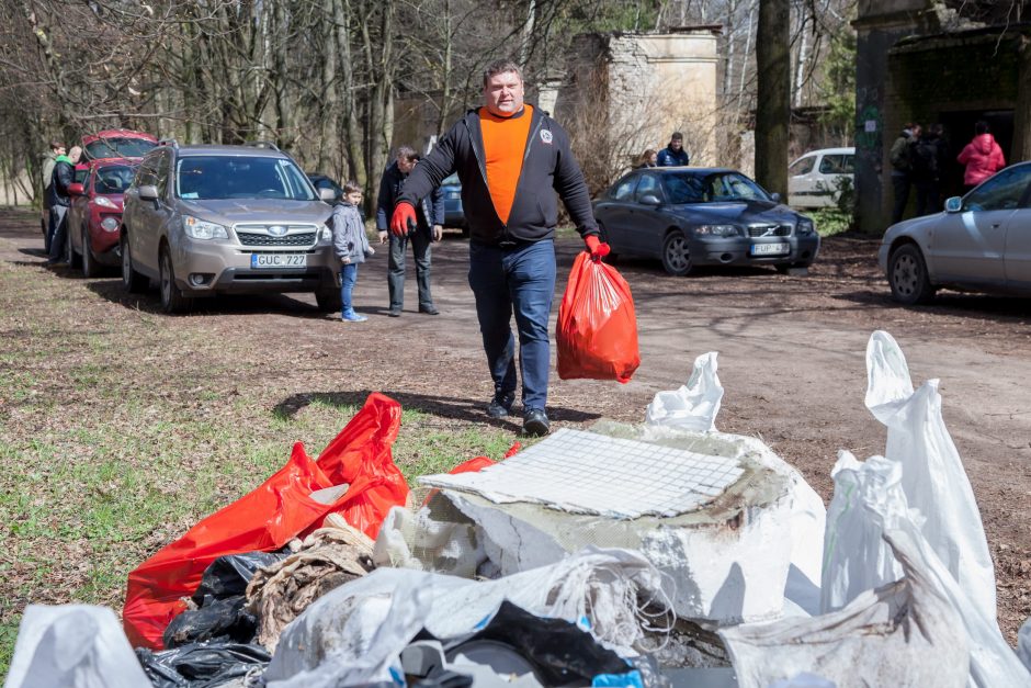 „Darom“ Vilniuje: išvalytos Neries pakrantės, parkai ir pasodintas ąžuolas