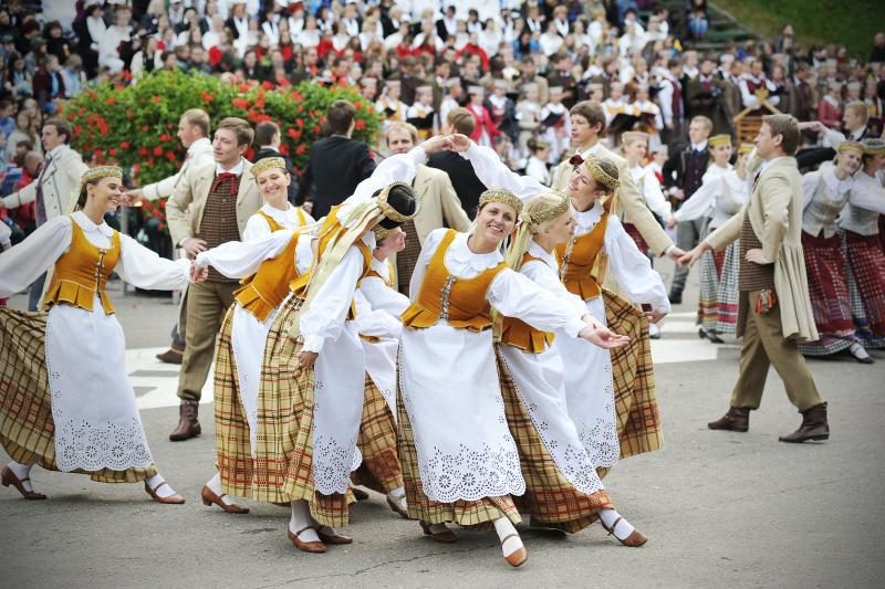 Tautinių šokių ansambliui „Rasa“ – pusšimtis metų