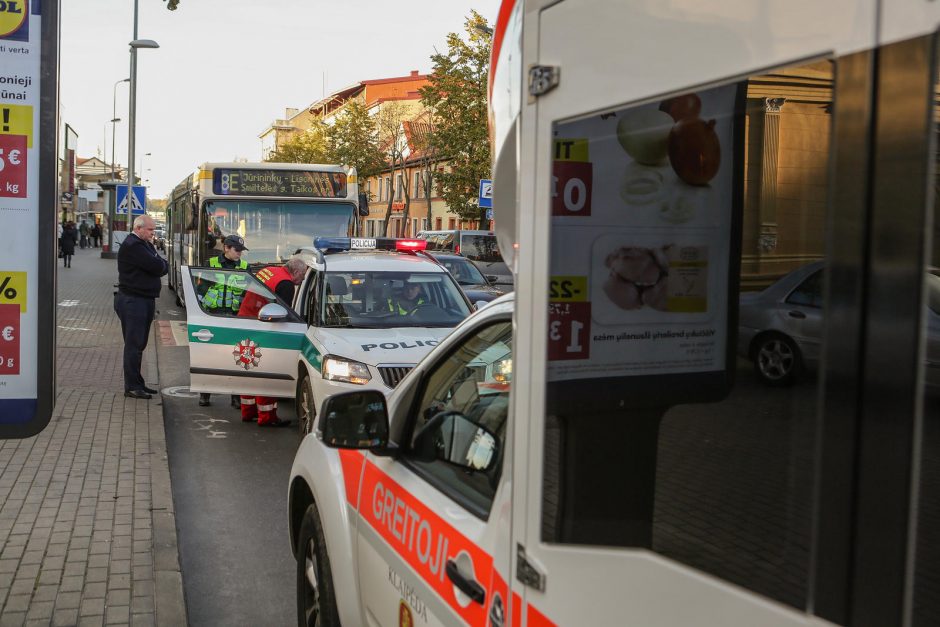 Uostamiesčio perėjoje vyrą kliudė autobusas