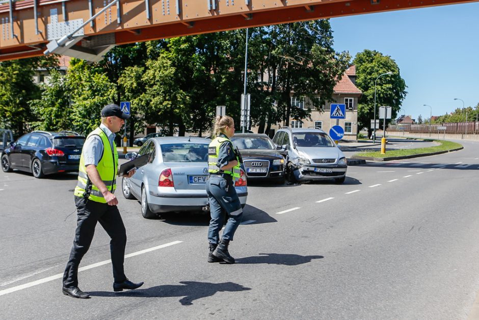 Priestočio gatvėje „Audi“ taranavo „Opel“ automobilį