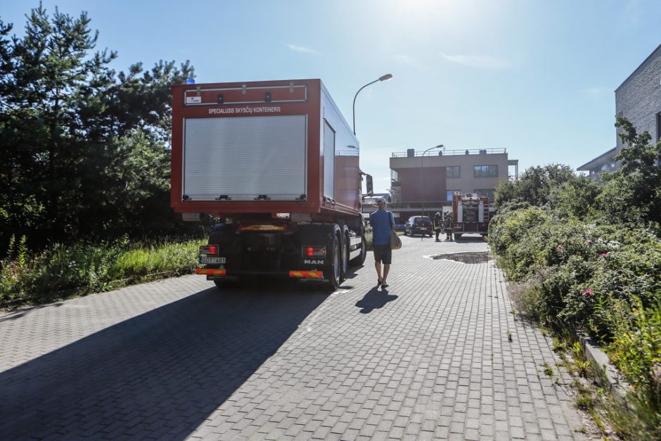 Pirmojoje Melnragėje liepsnojo kotedžo terasa