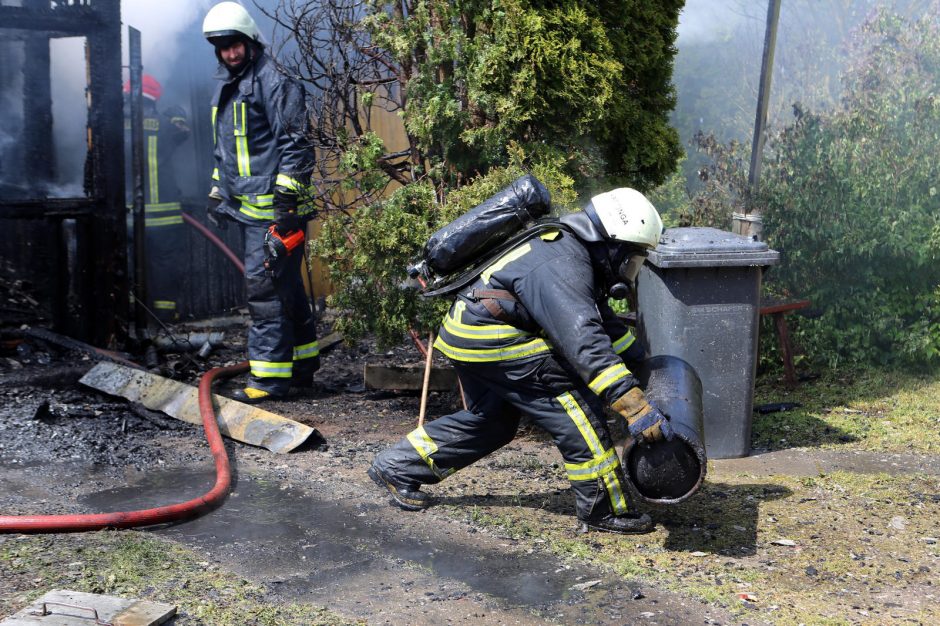 Jokūbave sprogimas sukėlė gaisrą